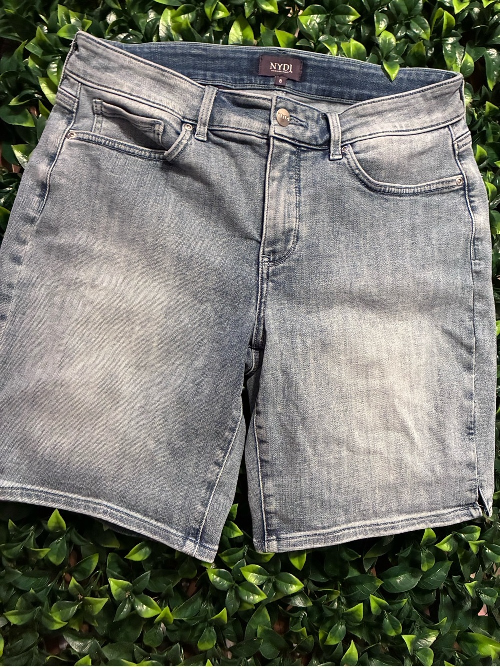NYDJ Lift Tuck Denim Bermuda Shorts Light Blue Wash Size 8 Slit Hem Stretch